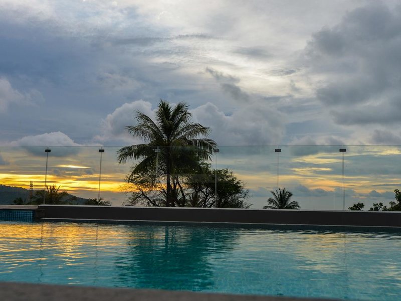 Araya Beach Hotel Patong 197410