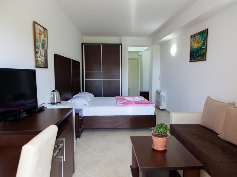 Art Apartments 307348