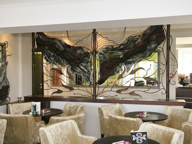 Assembly Hotel 257026