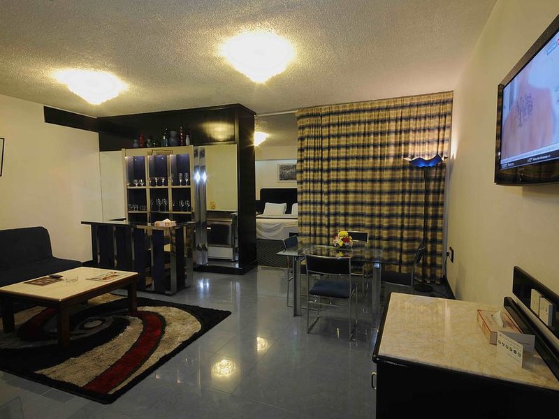 Astoria Hotel 300723