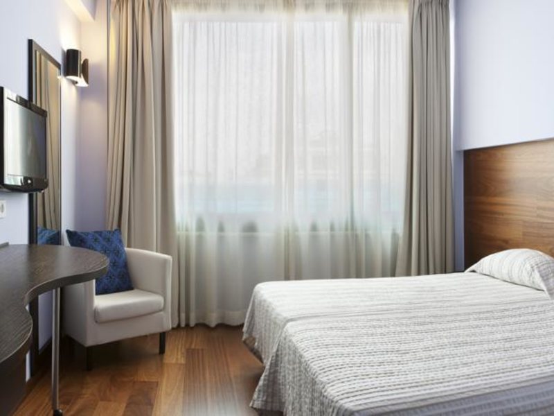 Athens Center Square 78548