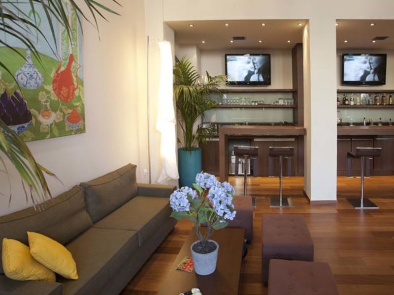 Athens Center Square 78550