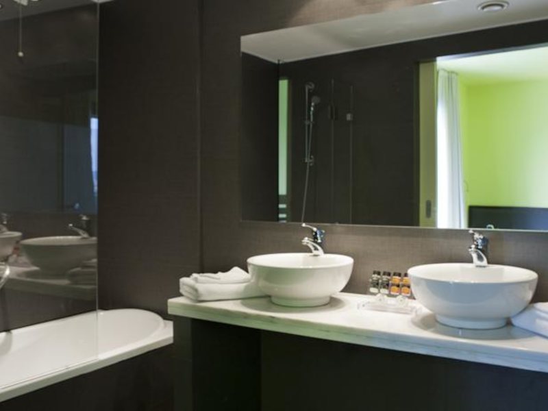 Athens Center Square 78553