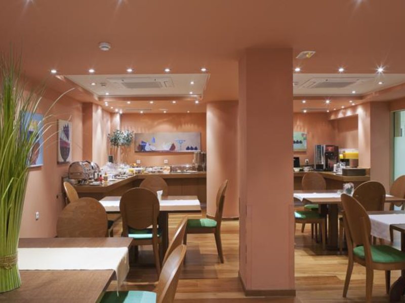 Athens Center Square 78557