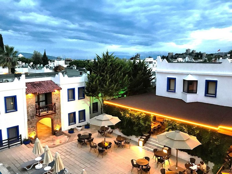 Atrium Hotel  184104