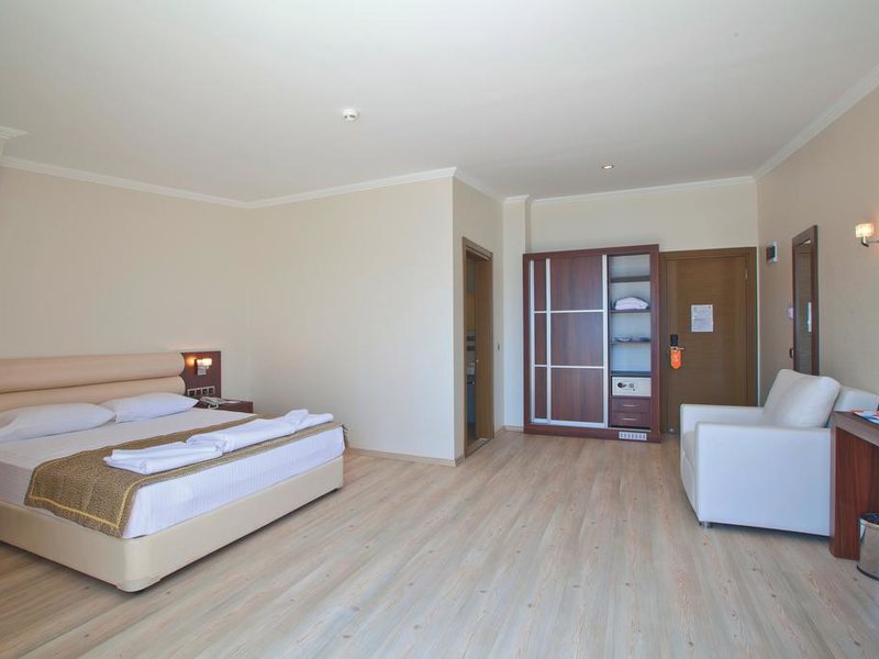 Aurasia Beach Hotel (ех 180930