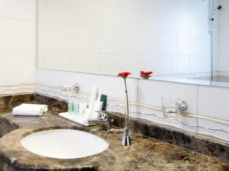 Avari Hotel Apartments Al Barsha 132096