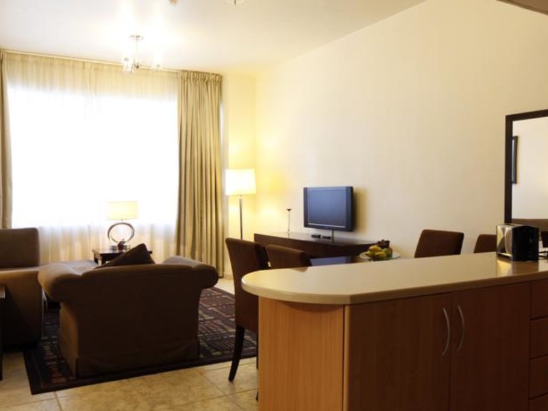 Avari Hotel Apartments Al Barsha 132102