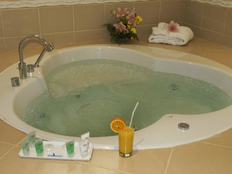 Avari Hotel Apartments Al Barsha 132107