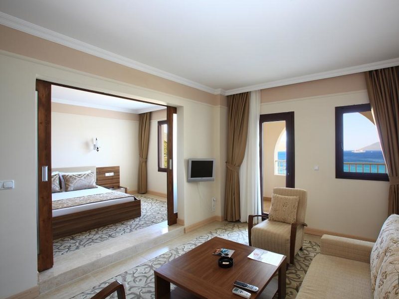 Azka Hotel 39385