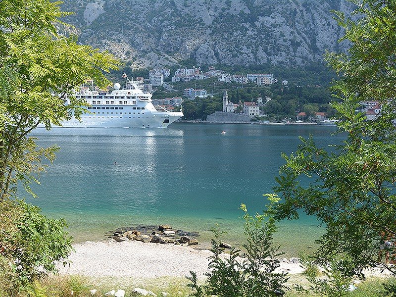 BOKELSKI DVORI 68020