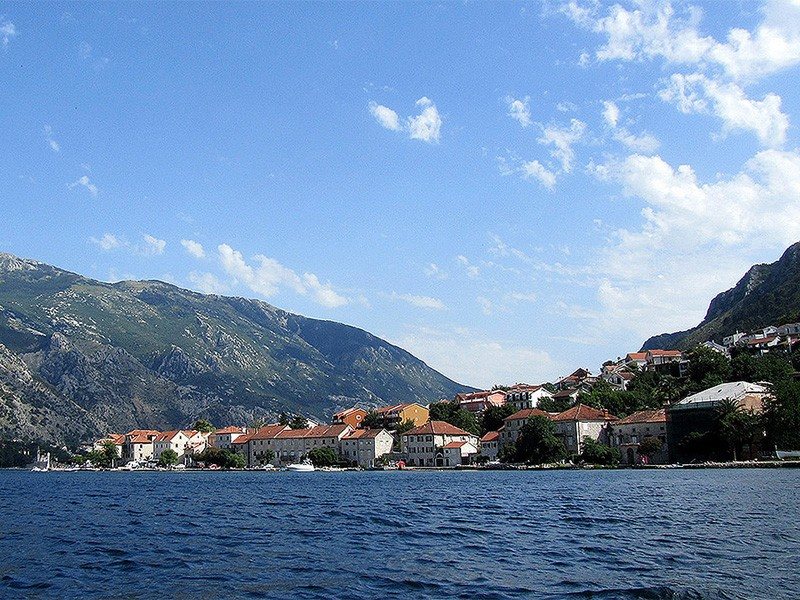 BOKELSKI DVORI 68021