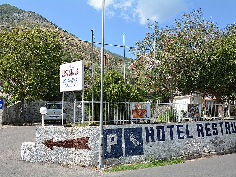 BOKELSKI DVORI 68022