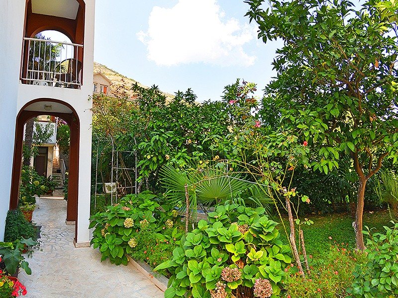 BOKELSKI DVORI 68026