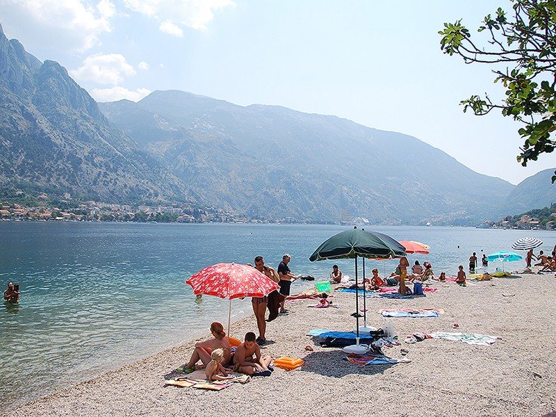 BOKELSKI DVORI 68027