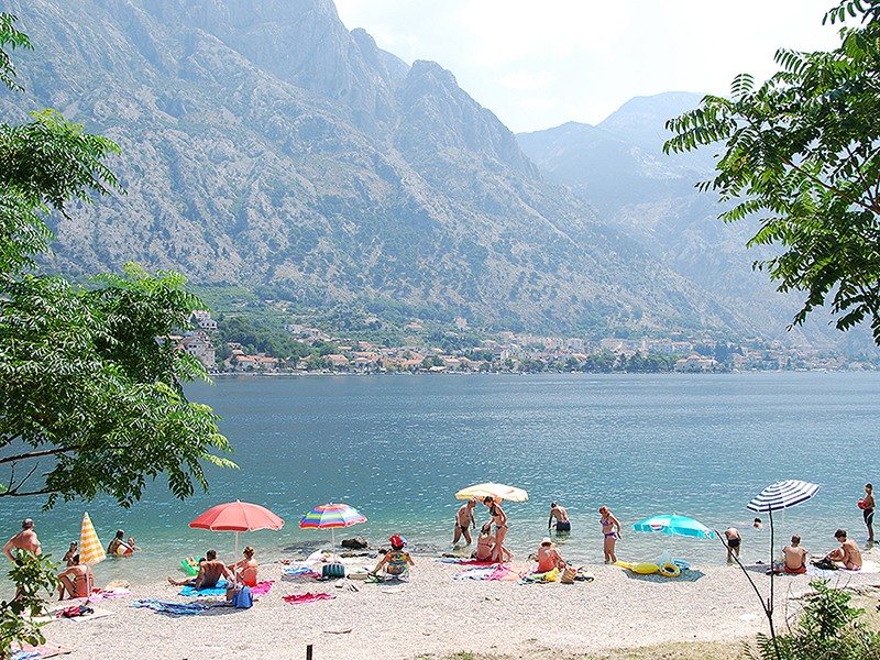 BOKELSKI DVORI 68028