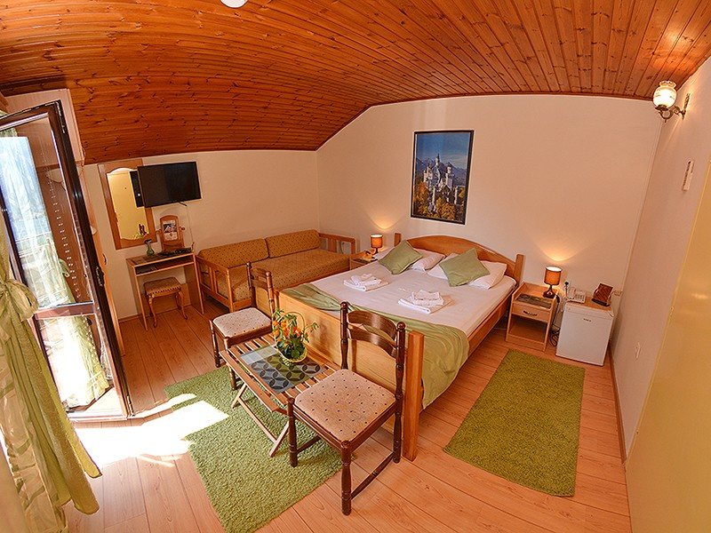 BOKELSKI DVORI 68029