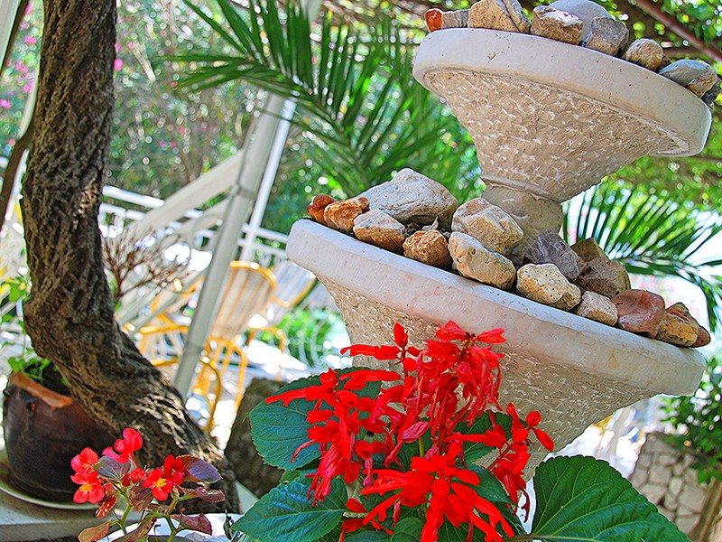 BOKELSKI DVORI 68031