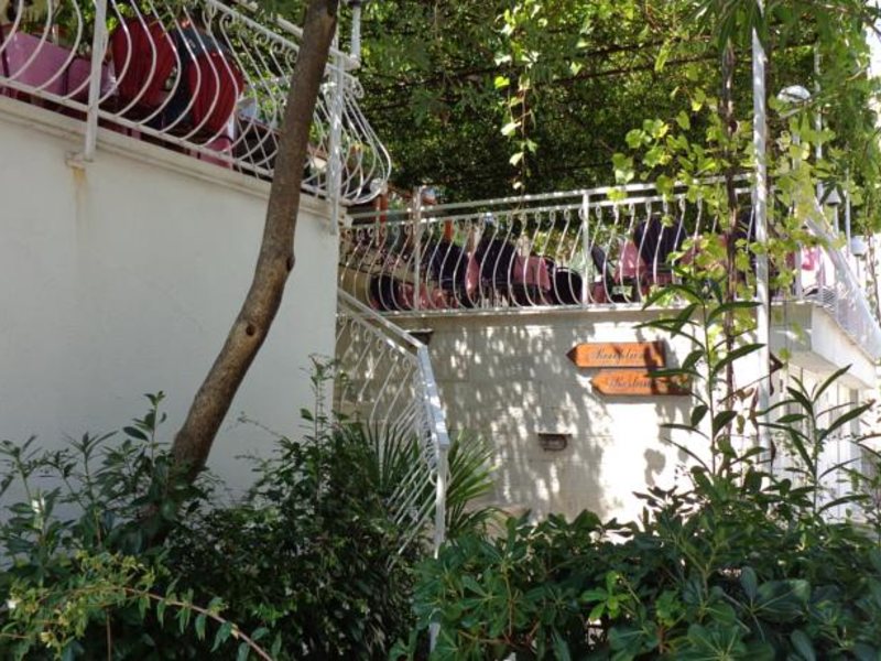 BOKELSKI DVORI 68034