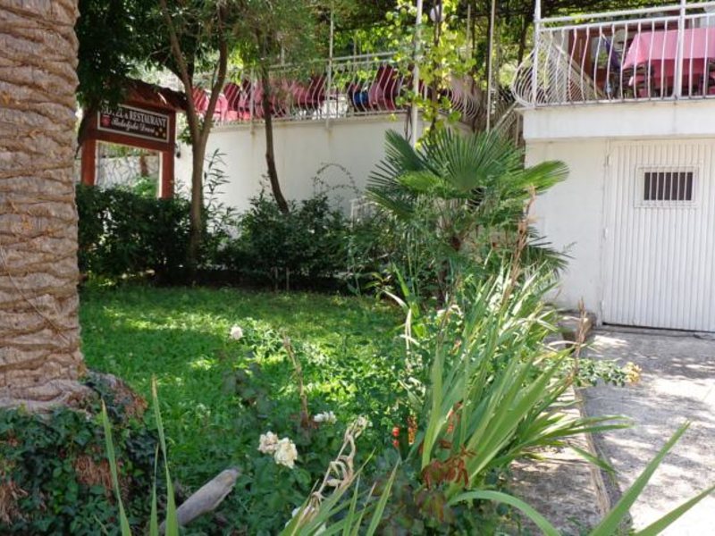 BOKELSKI DVORI 68035