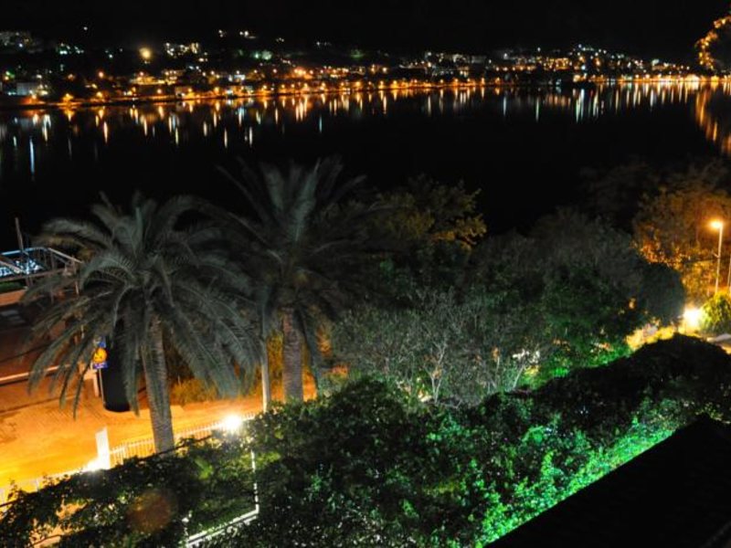 BOKELSKI DVORI 68036