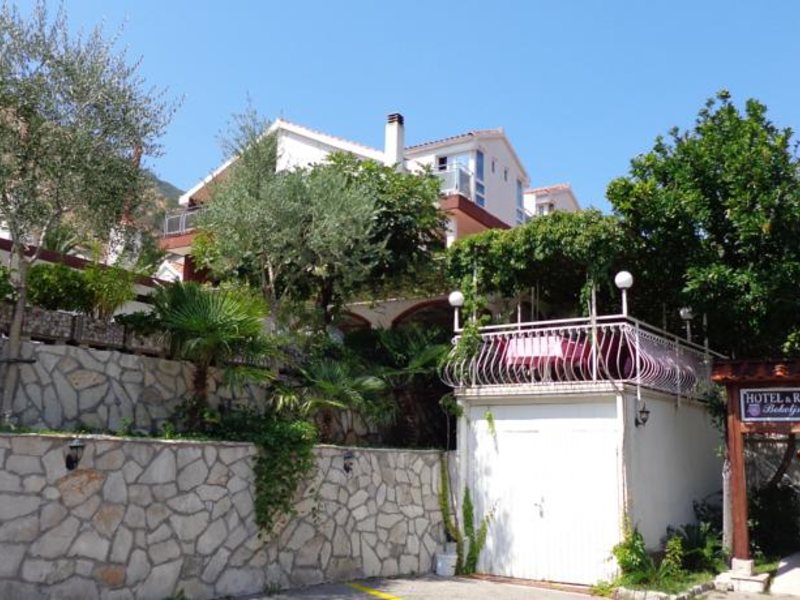 BOKELSKI DVORI 68037