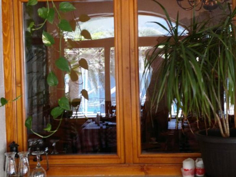 BOKELSKI DVORI 68041