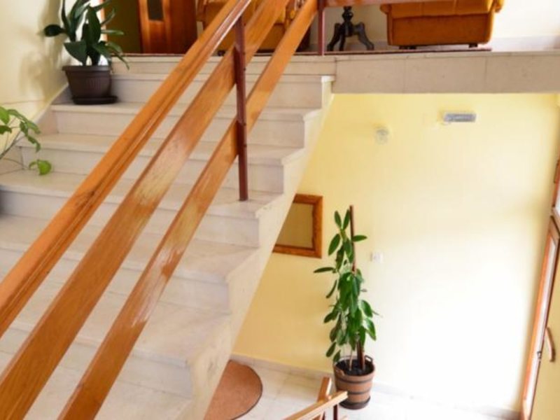 BOKELSKI DVORI 68044