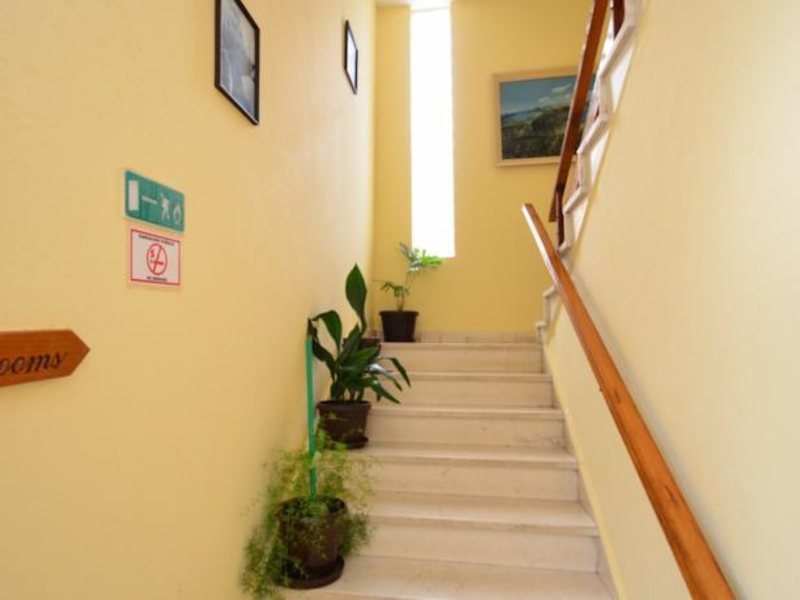 BOKELSKI DVORI 68046