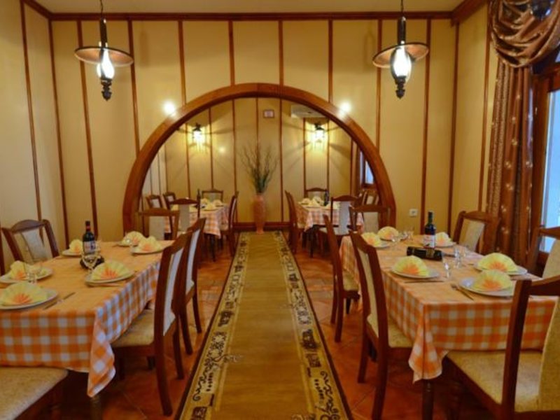 BOKELSKI DVORI 68050