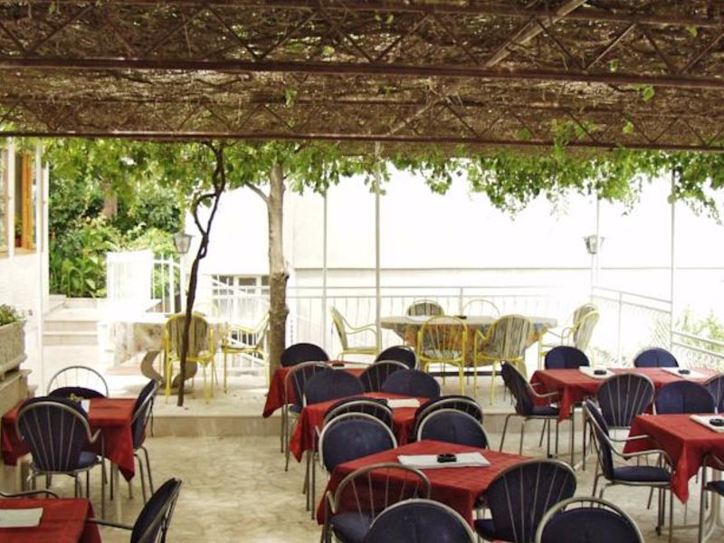 BOKELSKI DVORI 68054