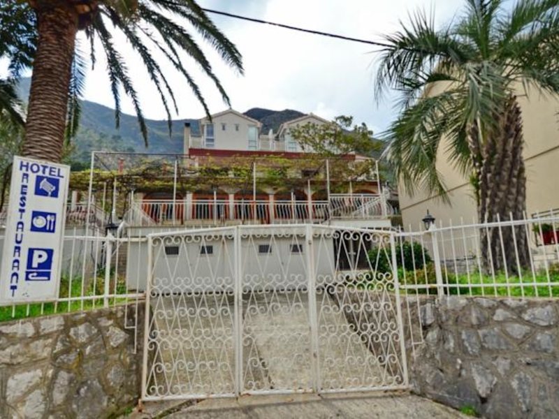 BOKELSKI DVORI 68055