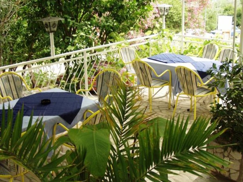 BOKELSKI DVORI 68057