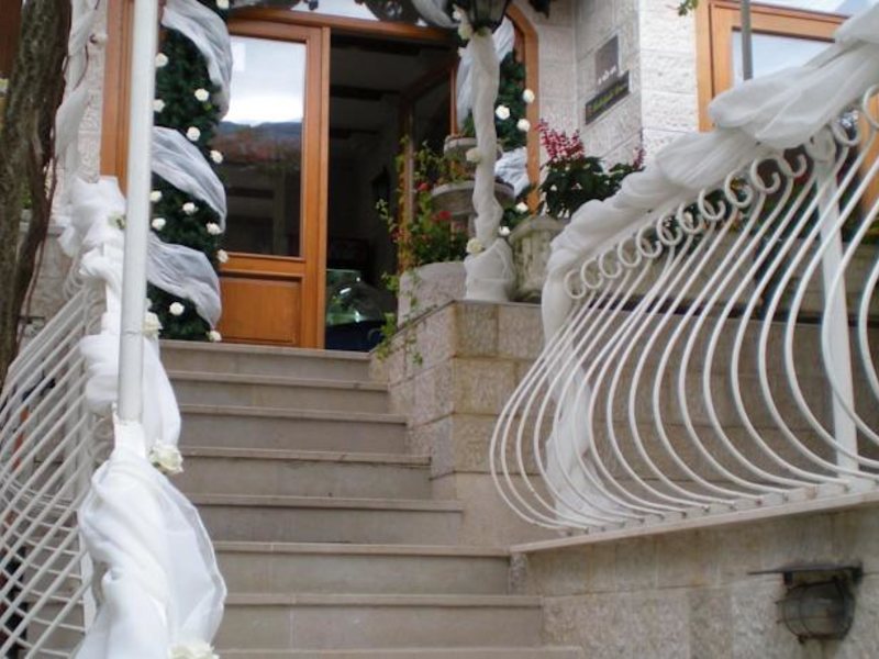 BOKELSKI DVORI 68061