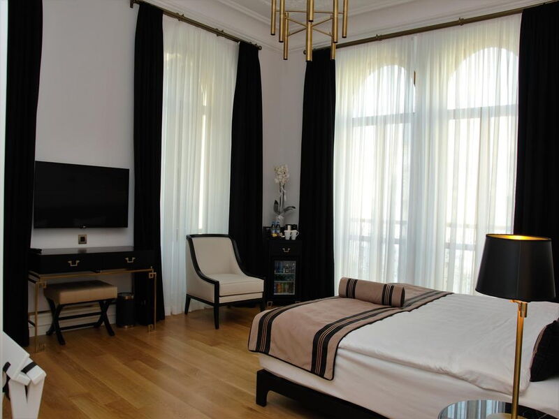 BVS Lush Hotel 281395