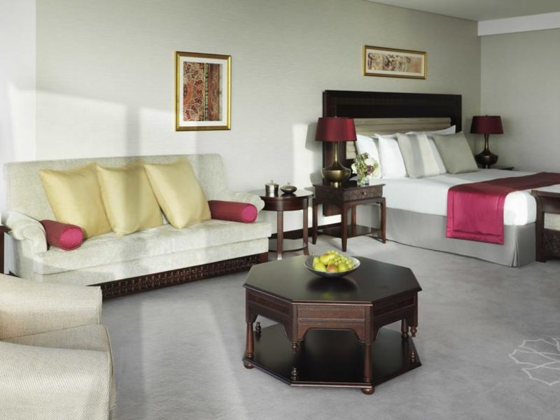 Bab Al Qasr Hotel  203947