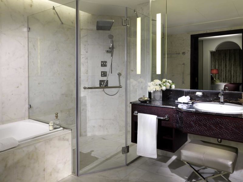 Bab Al Qasr Hotel  203949