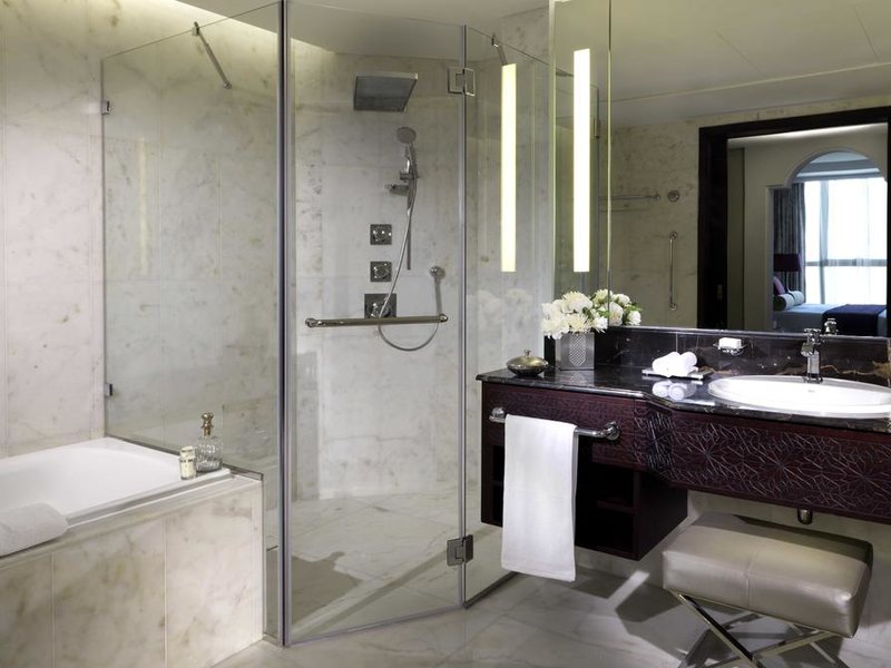 Bab Al Qasr Hotel  203959