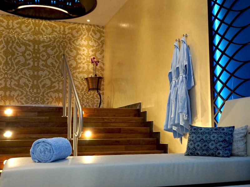 Bab Al Qasr Hotel  203967