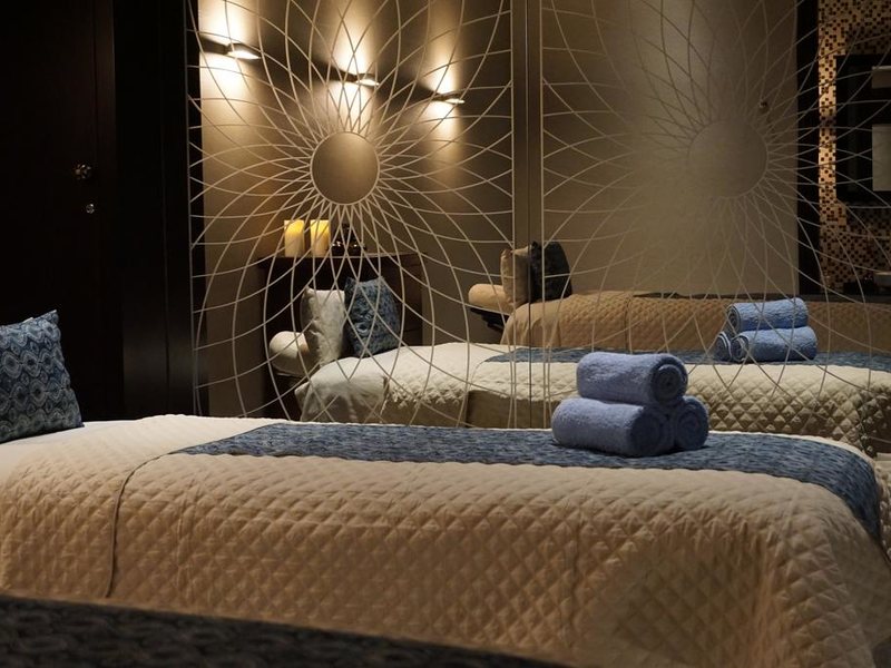 Bab Al Qasr Hotel  203970