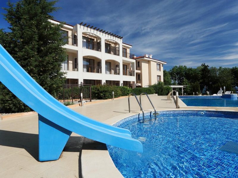 Bay Apartments  164018