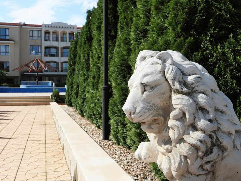 Bay Apartments  164027