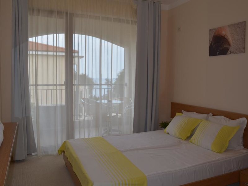 Bay Apartments  164032