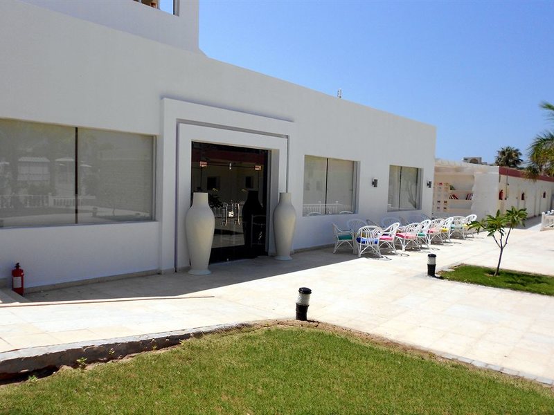 Beach Colour Smart Line Resort  146503