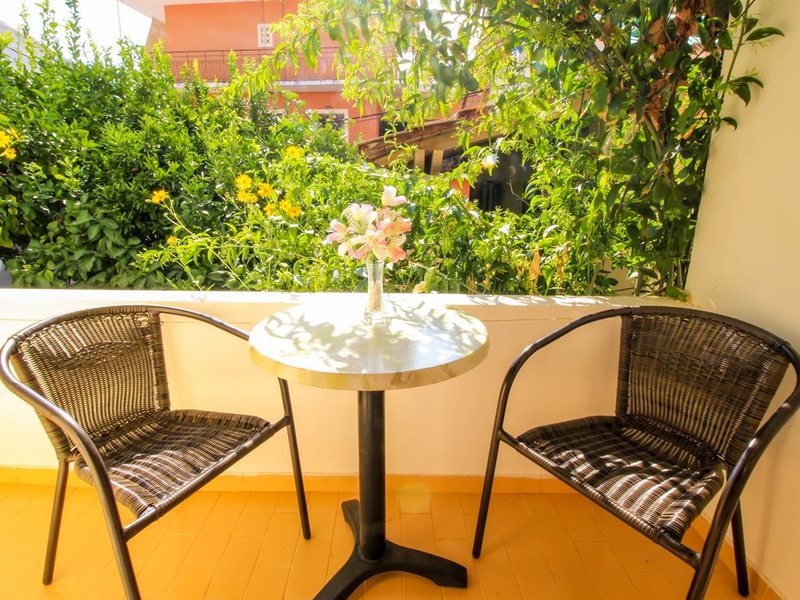 Bella Vista Hotel & Studios (ex 254926