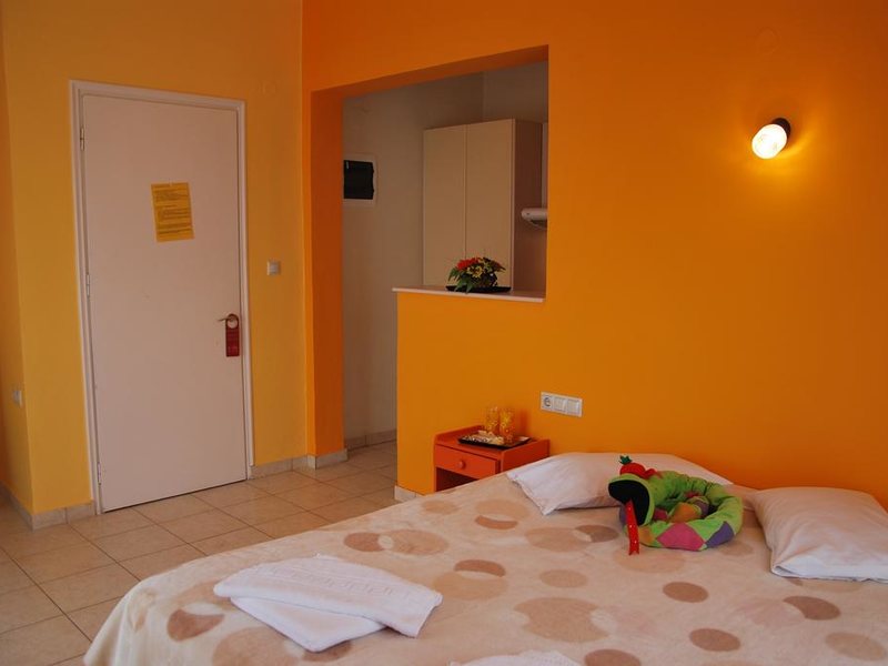 Bella Vista Hotel & Studios (ex 254940