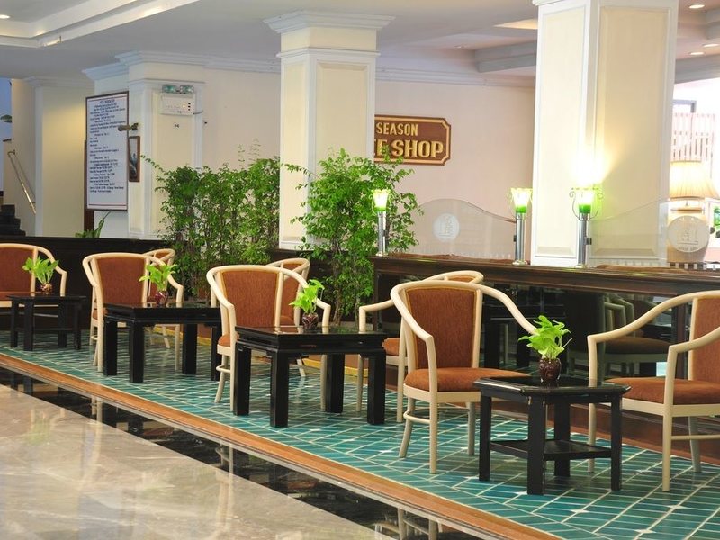 Beverly Plaza Hotel 150000