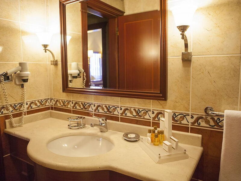 Bilek Hotel Istanbul 240510