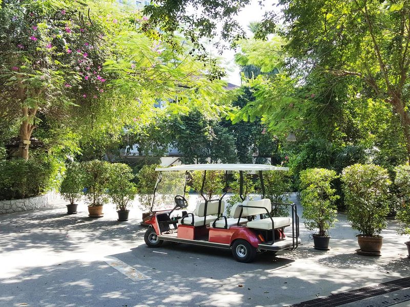 Birds and Bees Resort 198214