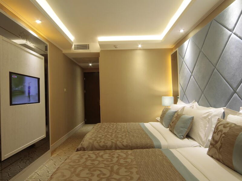Black Bird Hotel 182804